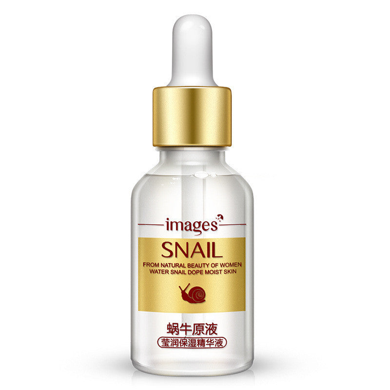 Snail Essence Feuchtigkeitsserum in einer goldenen Verpackung